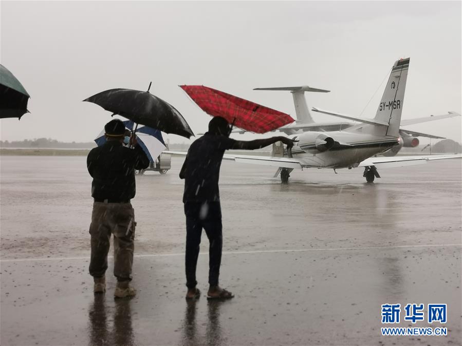 (國(guó)際·圖文互動(dòng))(1)一場(chǎng)飛越非洲三國(guó)援助同胞的“生死賽跑”