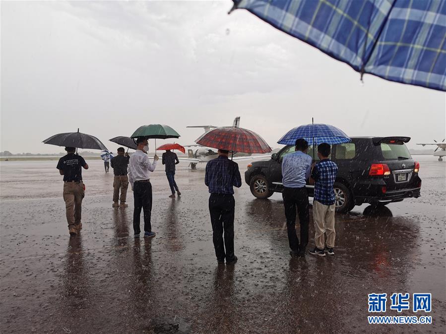 (國(guó)際·圖文互動(dòng))(3)一場(chǎng)飛越非洲三國(guó)援助同胞的“生死賽跑”