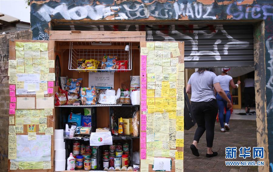 (全球抗疫進(jìn)行時(shí)·圖文互動)(3)疫情下伸出的溫暖援手——澳大利亞悉尼市新鎮(zhèn)社區(qū)自助箱的故事