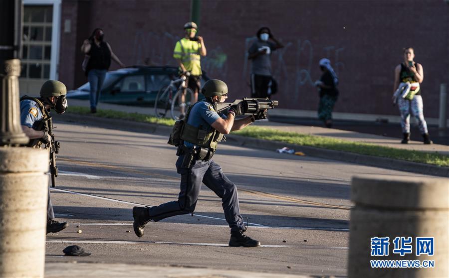 （國際）（1）美國警察執(zhí)法動作不當致一名非裔男子死亡 引發(fā)大規(guī)?？棺h
