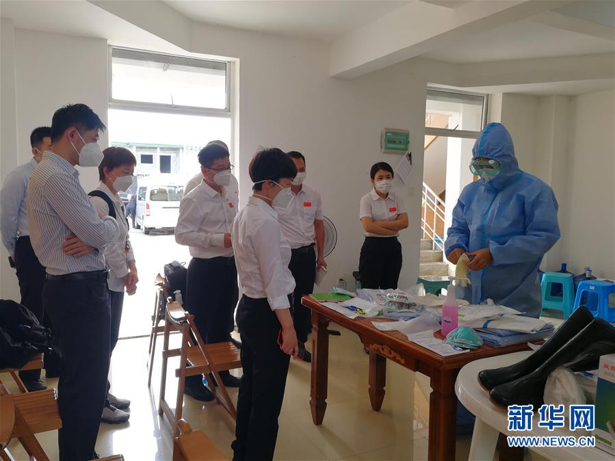 （國際疫情&middot;圖文互動）（3）中國醫(yī)療專家組為赤道幾內(nèi)亞抗疫帶來&ldquo;希望之光&rdquo;