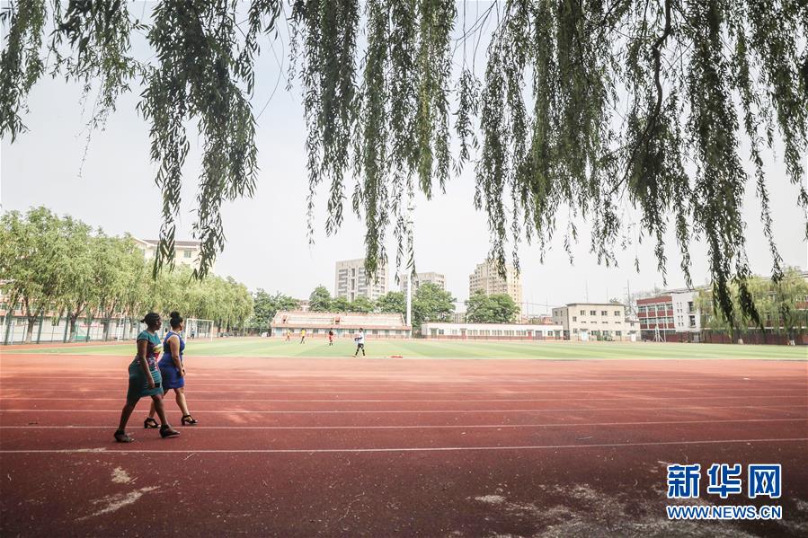 (中非團結(jié)抗疫故事·圖文互動)(1)坦桑尼亞留學生譚麗:離家千里 生活一樣溫暖而多彩