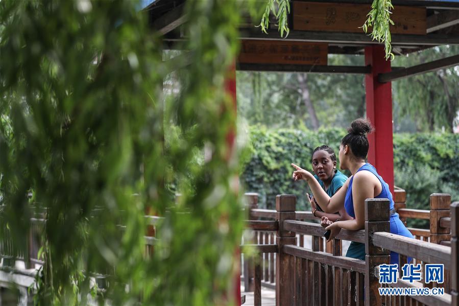 (中非團結(jié)抗疫故事·圖文互動)(4)坦桑尼亞留學生譚麗:離家千里 生活一樣溫暖而多彩