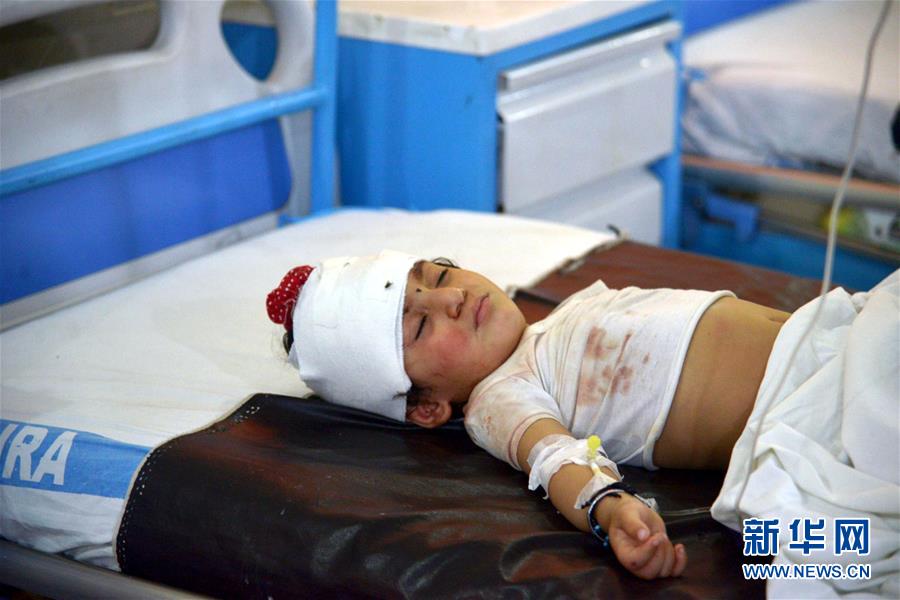 (國(guó)際)(2)巴基斯坦客運(yùn)列車(chē)和巴士相撞事故致19人死亡