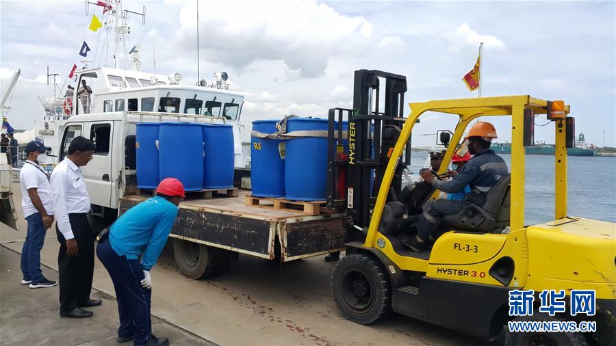 （國(guó)際&middot;圖文互動(dòng)）（3）在斯里蘭卡中國(guó)專(zhuān)家和中資企業(yè)助力油輪滅火