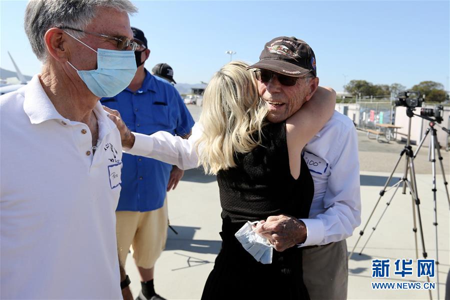 (國際·圖文互動(dòng))(6)“飛虎隊(duì)”百歲老兵駕機(jī)重上藍(lán)天