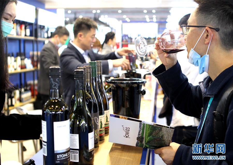 (第三屆進博會·圖文互動)(11)全球“寶藏級”美食薈萃——進博會食品及農(nóng)產(chǎn)品館遍藏世間珍饈