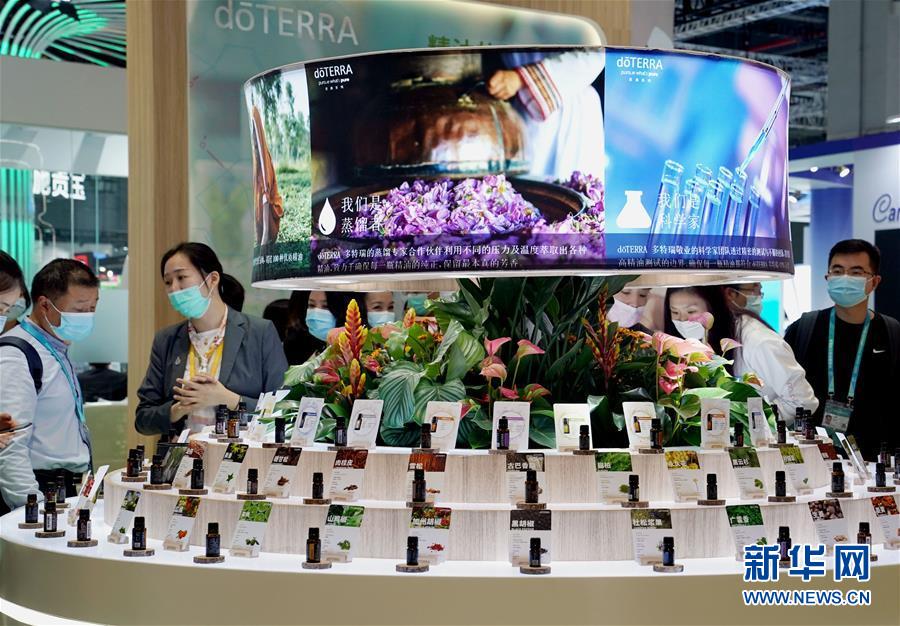 (第三屆進(jìn)博會(huì))(1)從9平方米到150平方米:多特瑞精油從進(jìn)博會(huì)香溢中國