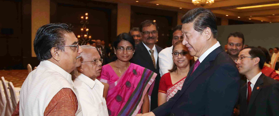 習(xí)近平會(huì)見印度友好人士、友好團(tuán)體代表并頒發(fā)和平共處五項(xiàng)原則友誼獎(jiǎng)