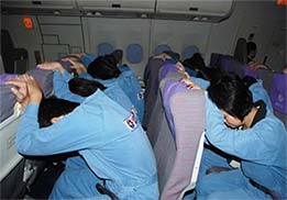 系好安全帶，記住安全門