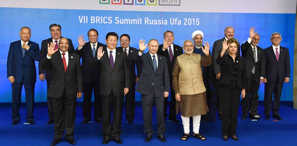 習(xí)近平出席金磚國(guó)家同歐亞經(jīng)濟(jì)聯(lián)盟、上海合作組織成員國(guó)、觀察員國(guó)及受邀國(guó)領(lǐng)導(dǎo)人對(duì)話會(huì)