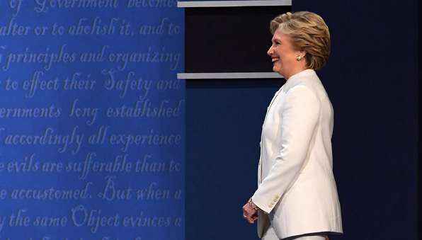 &ldquo;郵件門&rdquo;發(fā)酵：希拉里的&ldquo;水門丑聞&rdquo;還是FBI非法干政？