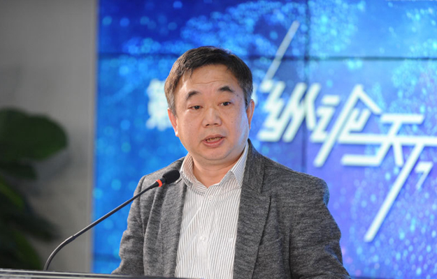 倪峰：明年看全球化，就是看中國