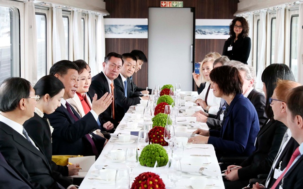 習近平同瑞士聯(lián)邦主席洛伊特哈德茶敘