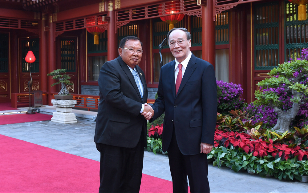 王岐山會見老撾人民革命黨中央總書記、國家主席本揚