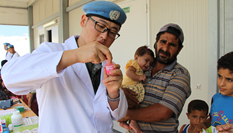 通訊：&ldquo;敬佑生命　大愛(ài)無(wú)疆&rdquo;&mdash;&mdash;記中國(guó)赴黎維和部隊(duì)醫(yī)師節(jié)義診活動(dòng)