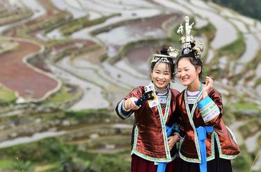 月亮山女孩與她的&ldquo;網(wǎng)格扶貧&rdquo;