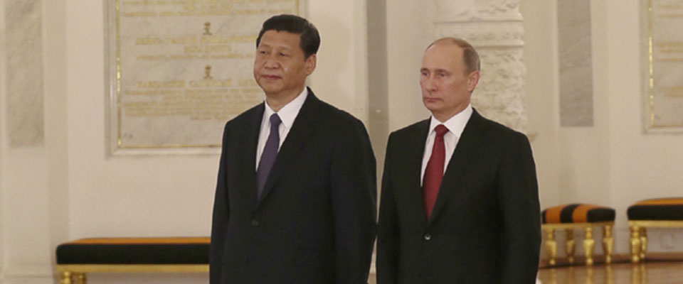 2013年3月，習(xí)近平出席普京舉行的歡迎儀式