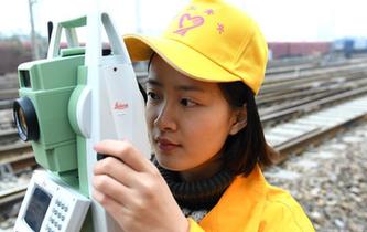 鐵路線上的&ldquo;鏗鏘玫瑰&rdquo;